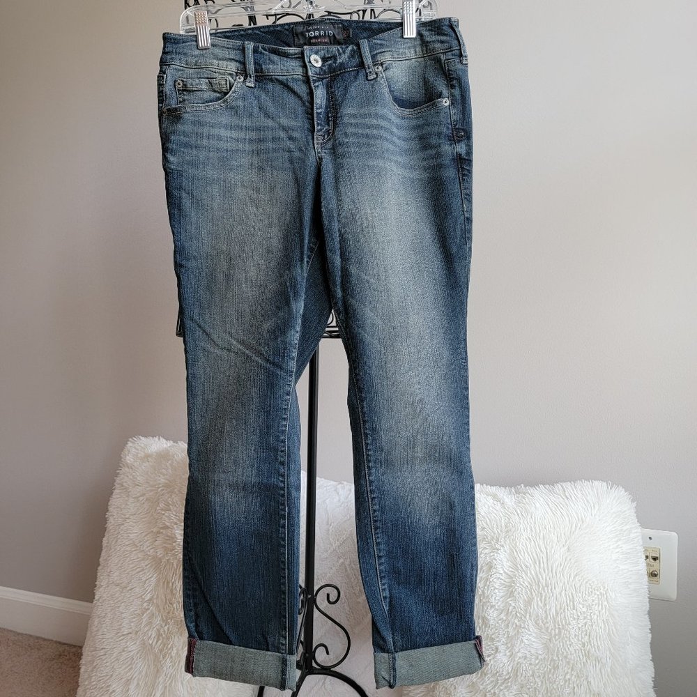 EUC Torrid Premium Boyfriend Distressed Roll Cuff Jeans, Size 10R